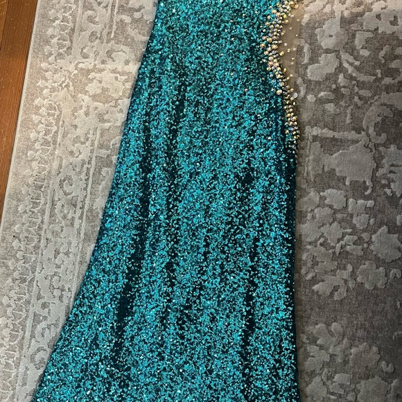 Gorgeous holiday La Femme Sequin One-shoulder, full length dress - Picture 14 of 16